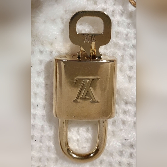 Louis Vuitton #300 Series Lock & Key Sets Vintage EUC Necklaces Brass Gold - Picture 9 of 16